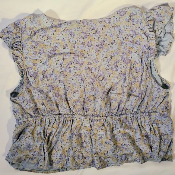 Tie Front Floral Crop Top - Picture 4 of 4